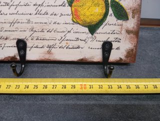 Colgador madera artesanal limones