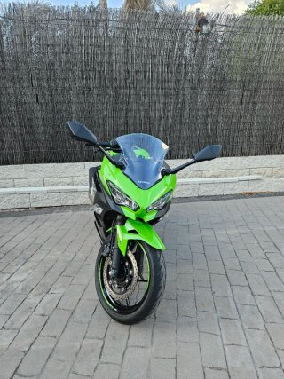 Kawasaki Ninja 400 KRT Sportbike