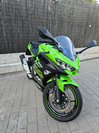 Kawasaki Ninja 400 KRT Sportbike