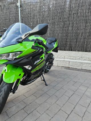 Kawasaki Ninja 400 KRT Sportbike