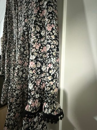 Vestido floral negro y rosa