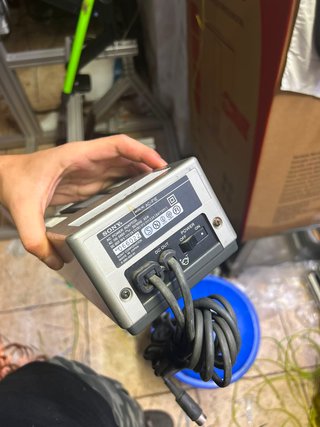 Sony AC-F1E Adaptador AC y Cargador