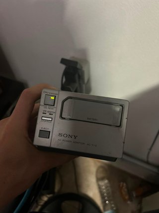 Sony AC-F1E Adaptador AC y Cargador
