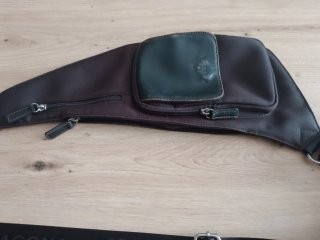 Bandolera Hexagona Marrón.