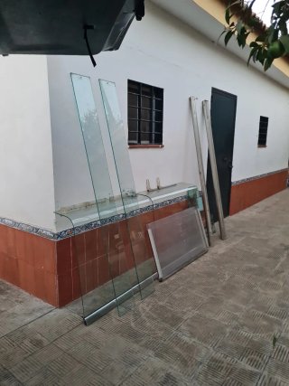 Cristal curvo y Cristaleria completa de vitrina fr