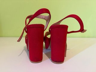 Sandalias de tacón rojas