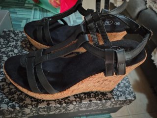 Sandalias marrones con flecos
