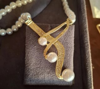 Set collana e orecchini perle eleganti