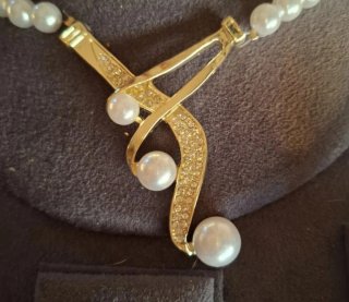 Set collana e orecchini perle eleganti