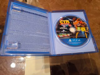 Consola PS4 + 4 mandos +2 juegos