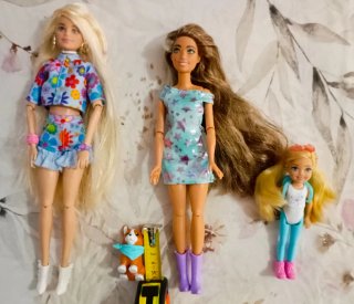 Lote de 3 Muñecas Barbie y Perro