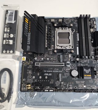 ❄️ Asus TUF A620M + Ryzen 5 7600X 6 nucleos/8❄️