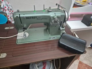 Máquina de coser Refrey Transforma 427