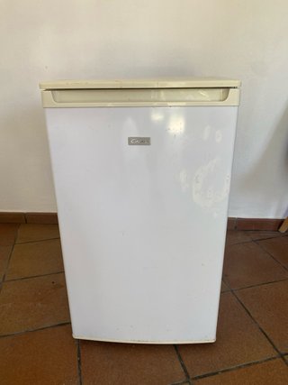 Frigorífico pequeño blanco