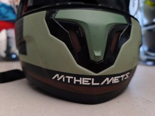 Casco de moto con visera