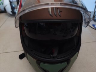Casco de moto con visera
