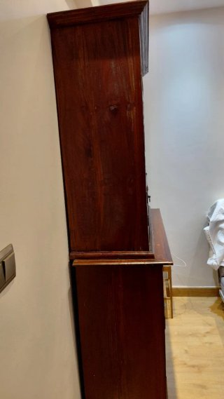 Mueble de madera antiguo