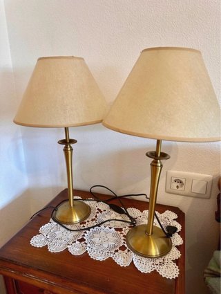 Juego 2 lámparas mesa beige y doradas