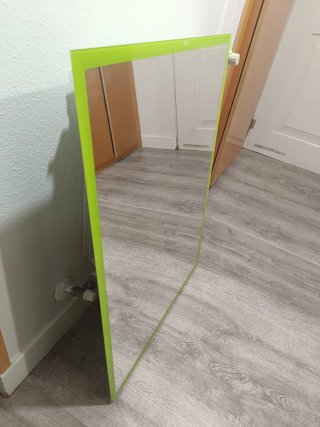 Espejo de baño con marco verde