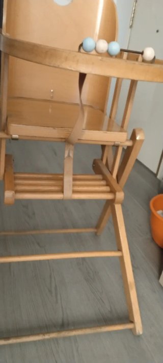 Trona de madera para bebés