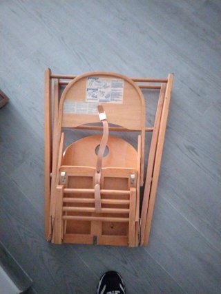 Trona de madera para bebés