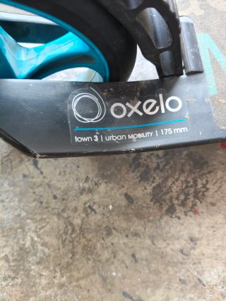 Patinete Oxelo azul y negro