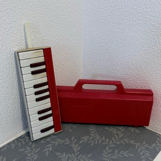 Flauta de piano vintage roja