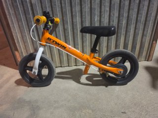 Bicicleta sin pedales naranja