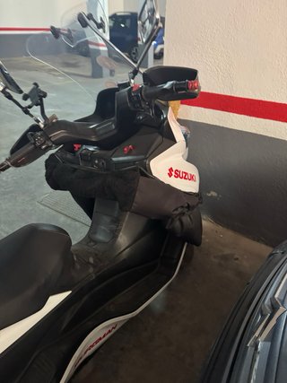 Suzuki Burgman 400 cc. Buen estado