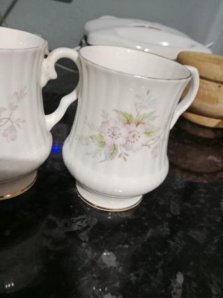 Juego 4 Tazas Cerámica Flores muy antiguas