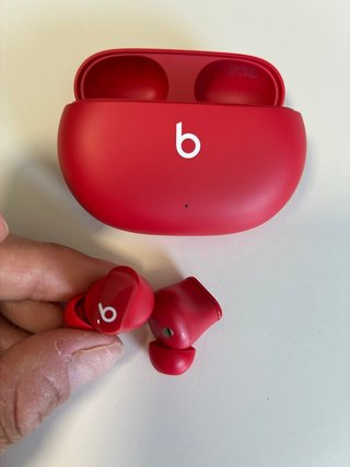 Beats Studio Buds Rojos