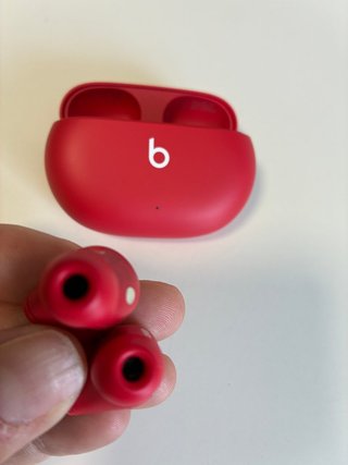 Beats Studio Buds Rojos