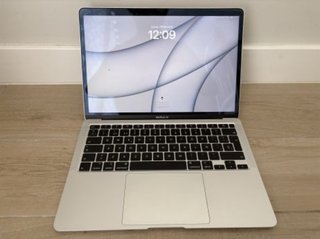 MACBOOK AIR EARLY 2020 13’ i7 16GB 512GB + EXTRAS