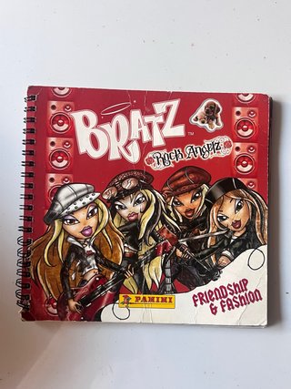 Libro de cromos Bratz “rock angelz”