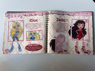 Libro de cromos Bratz “rock angelz”