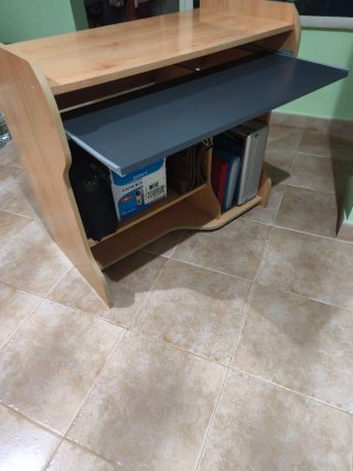 Mesa ordenador madera y metal