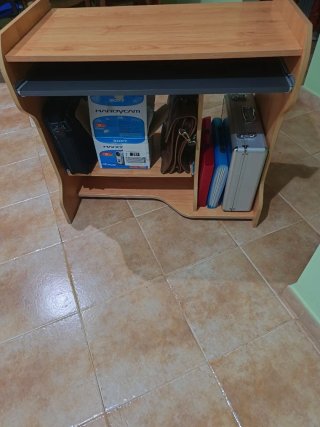 Mesa ordenador madera y metal