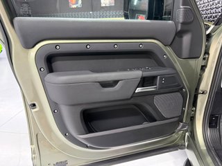 Land Rover Defender 2021