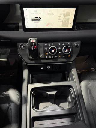 Land Rover Defender 2021