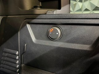 Land Rover Defender 2021