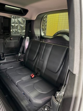 Land Rover Defender 2021