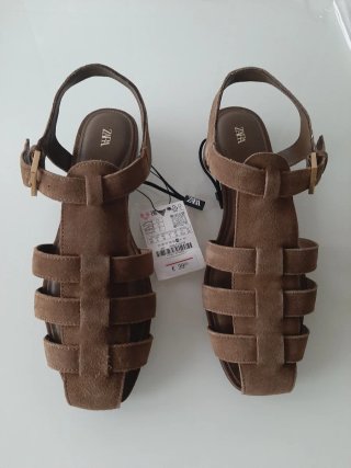 Sandalias cangrejeras Zara serraje marrón talla 40