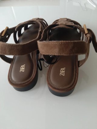 Sandalias cangrejeras Zara serraje marrón talla 40