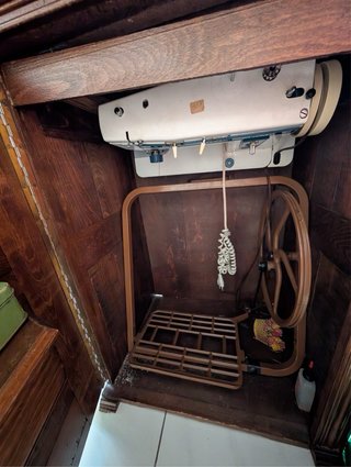 Máquina de coser Sigma con mueble