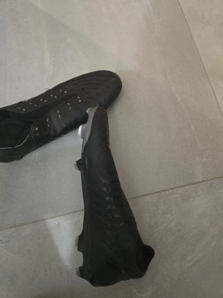 Botas de fútbol Nike Phantom y Puma Talla 41