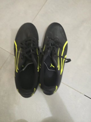 Botas de fútbol Nike Phantom y Puma Talla 41