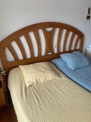 Cabecero y 2 estructuras de cama de madera