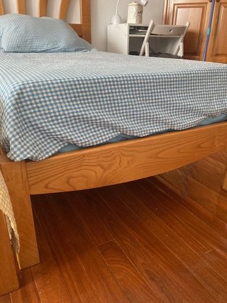 Cabecero y 2 estructuras de cama de madera