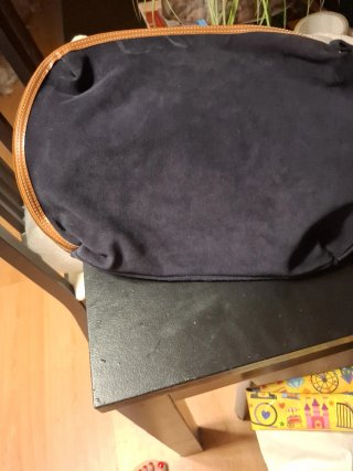 Cartera ante y cuero negro y marrón mide 36 cm x30