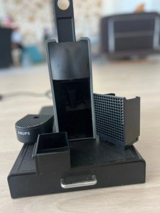Cafetera Nespresso Krups Gris con cajón capsulas